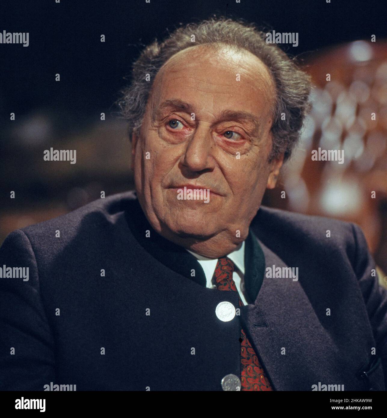 Boleslaw Barlog, deutscher Regisseur und Theaterintendant, in einem