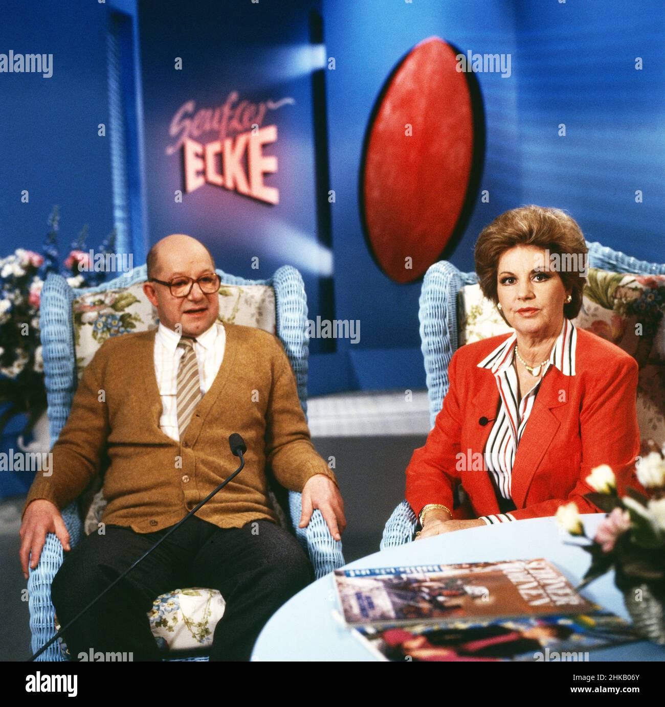 Fragen Sie Frau Doktor Cora, Comedy-Sendereihe, Deutschland 1989, Darsteller: Jürgen Holtz, Johanna von Koczian Stock Photo