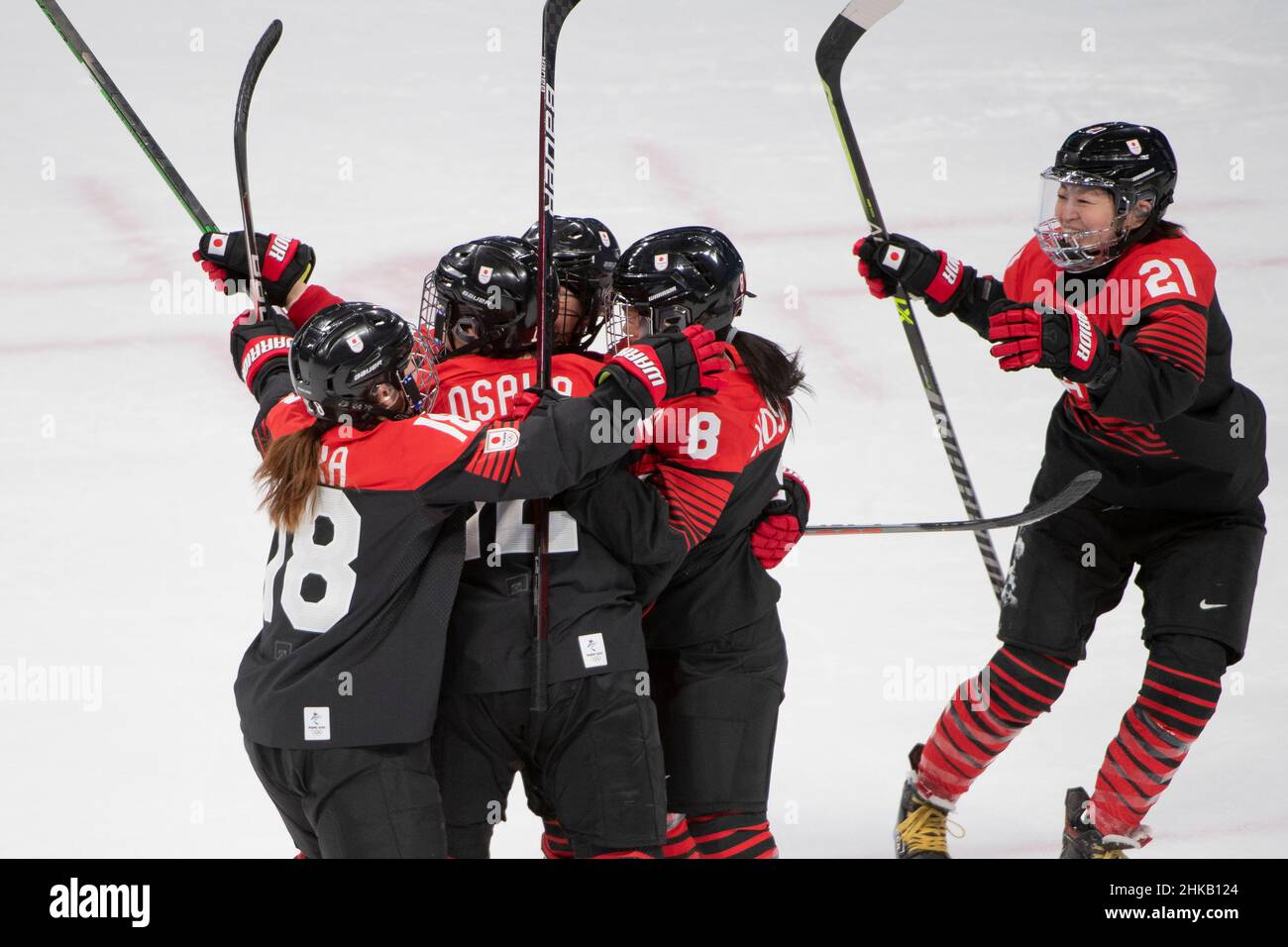 Japans Team celebrating the score (JPN) Ice Hockey Women Preliminary Roung Group B Game 3, Sweden vs Japan, 1-1 during the Beijing 2022 Olympic Winter Games at Wukesong Sports Centre, Beijing, China.