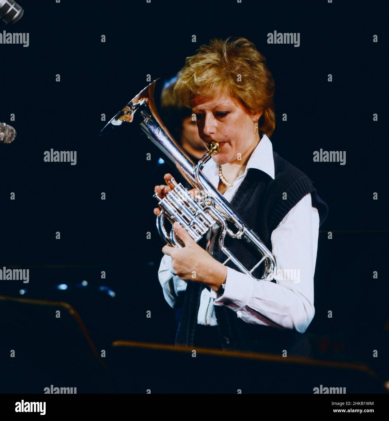 Kate Westbrook, britische Jazzmusikerin, Gesang und Tenorhornistin, bei