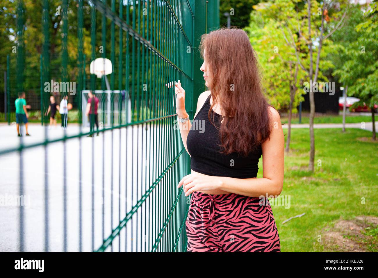 Beautiful young women posing hi-res stock photography and images - Alamy