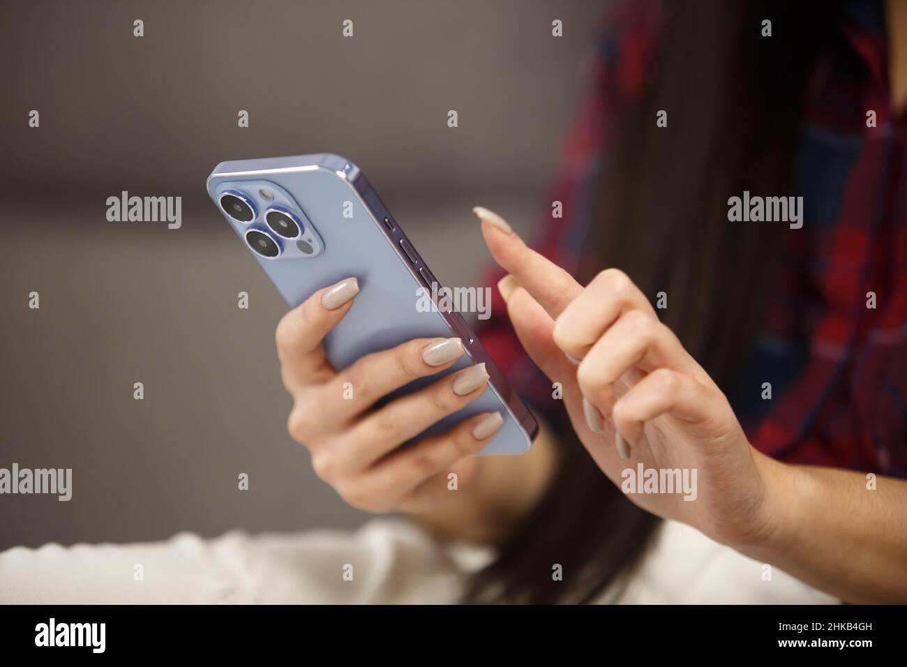 Using mobile phone cameras hi-res stock photography and images - Alamy