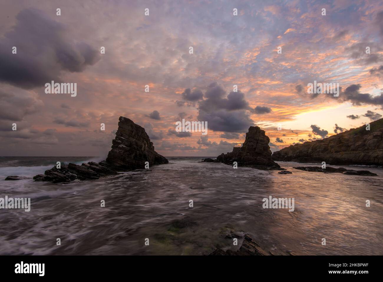 Seascape and magnificent dramatic sunrise over Rock formation Stock ...