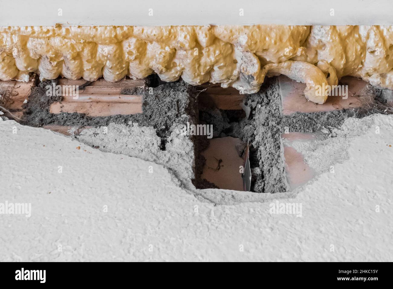 Construction foam, polyurethane foam for installation works, insulation and repair of objects