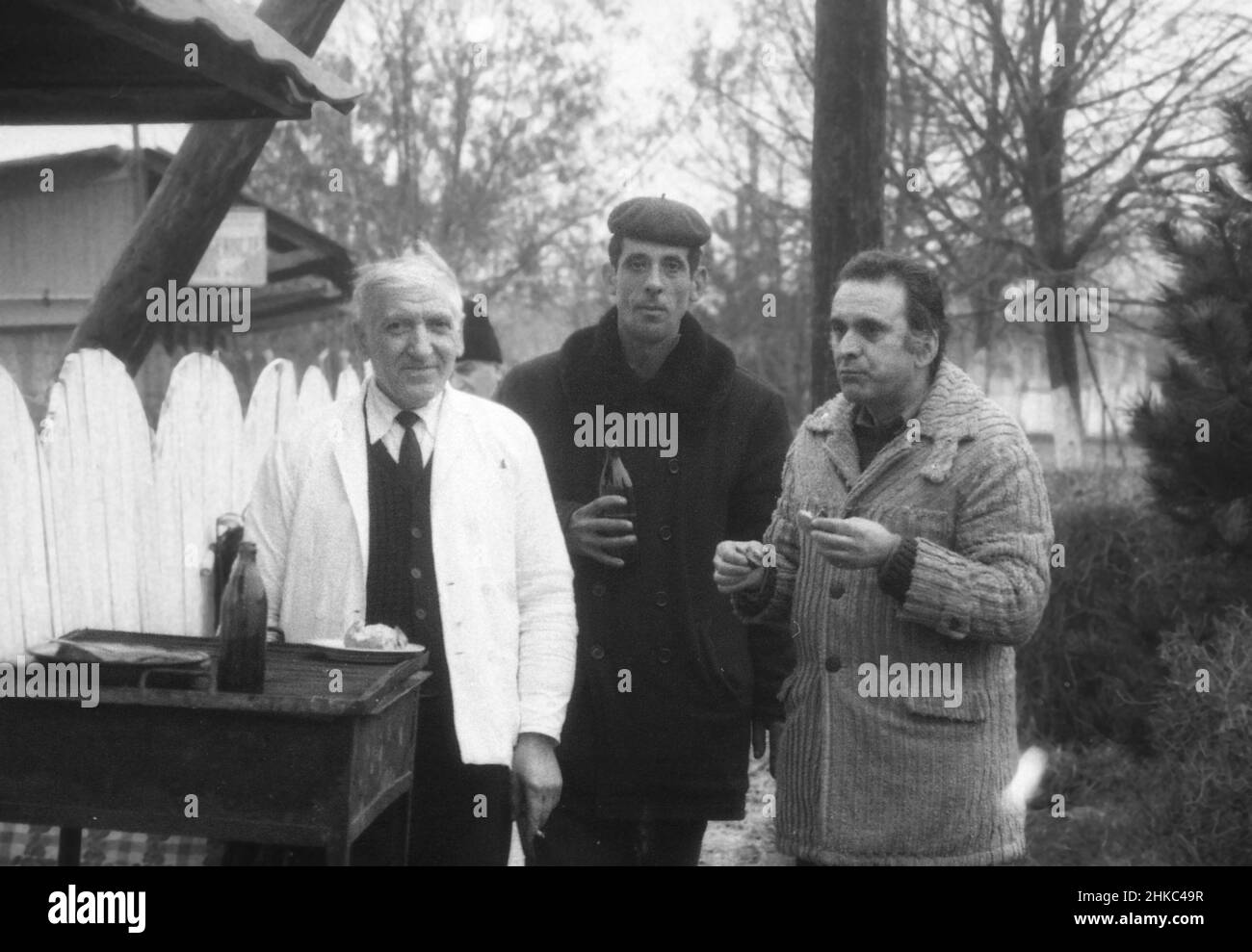 Romanian journalist Emanuel Valeriu (right), approx. 1976 Stock Photo