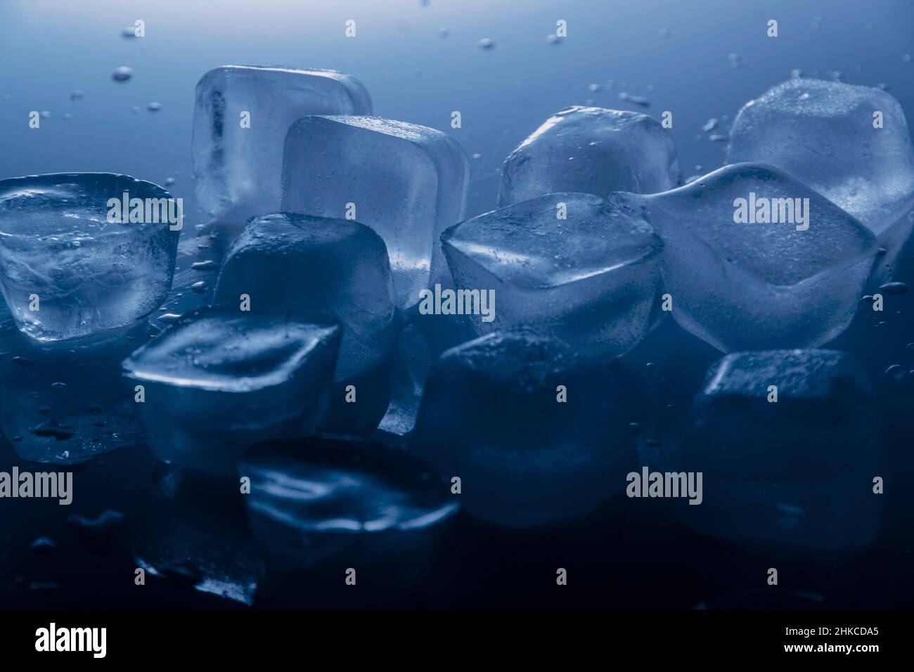 Ice cubes melting hi-res stock photography and images - Alamy