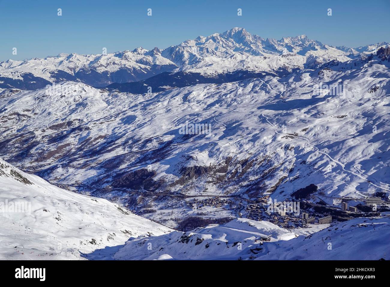 Bergort Les Menuires, Vallee des Belleville, hinten Mont Blanc Massiv, Departement Savoie, Frankreich Stock Photo