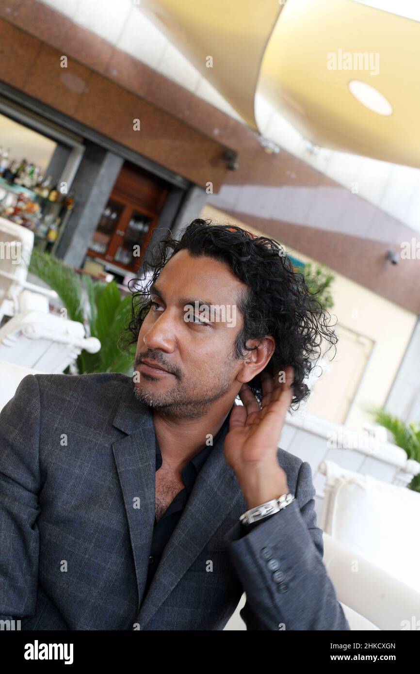 Naveen andrews lost hi-res stock photography and images - Alamy
