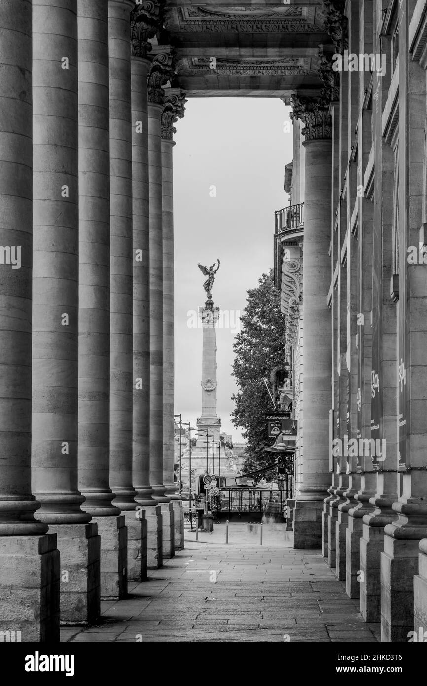 FRANCE. GIRONDE (33), BORDEAUX. THE COLUMN OF GIRONDINS THROW THE ONES