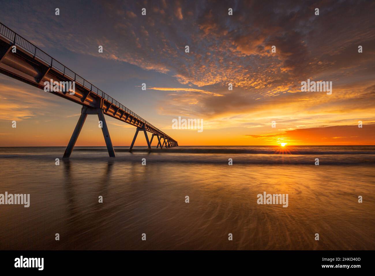 FRANCE. GIRONDE (33) BAY OF ARCACHON. THE WHARF OF THE SALIE BEACH (LA TESTE DE BUCH) Stock Photo