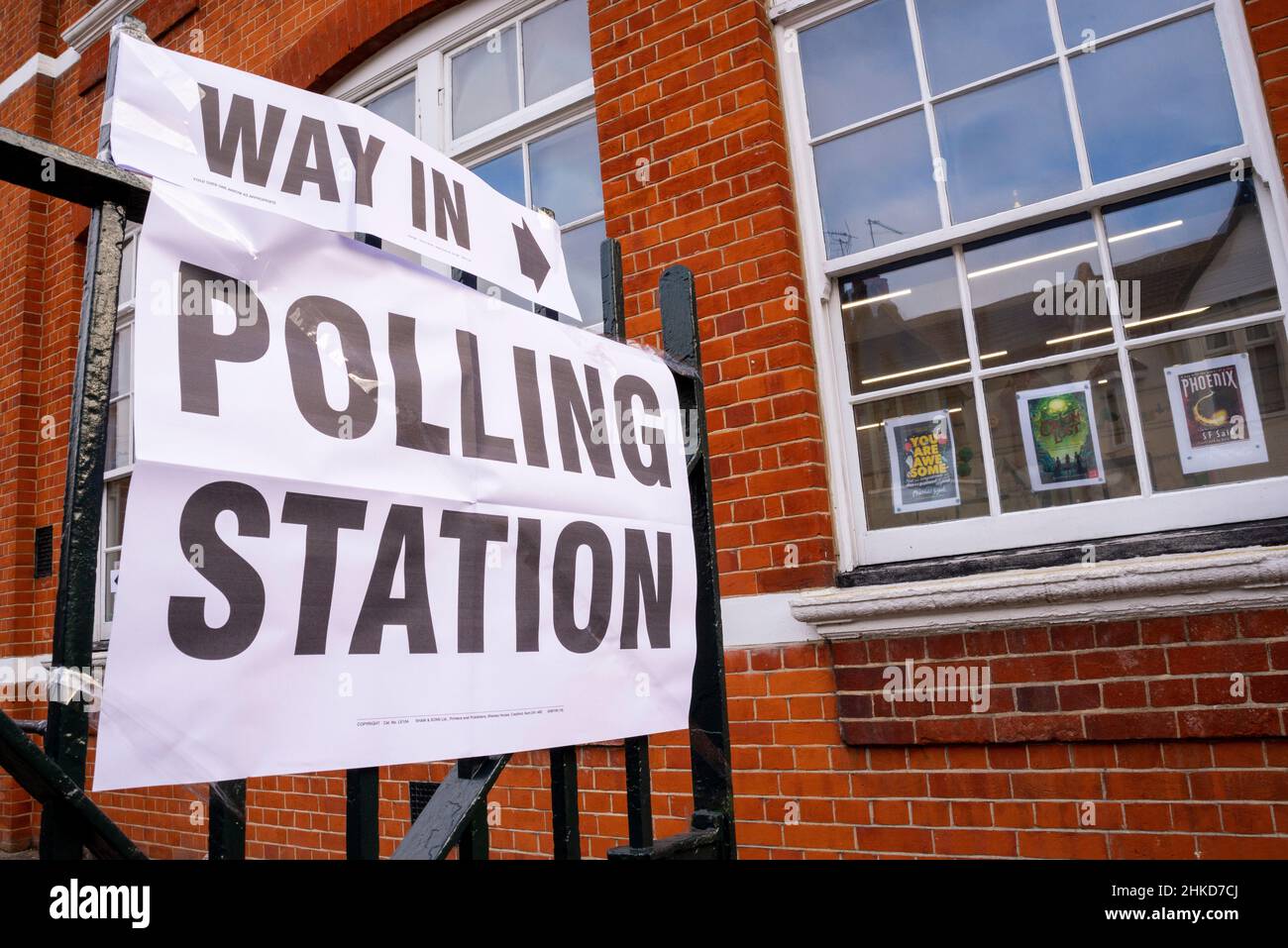 Polling station in a school for the Southend West by-election to replace murdered MP Sir David Amess. Way in, polling station printed paper sign Stock Photo