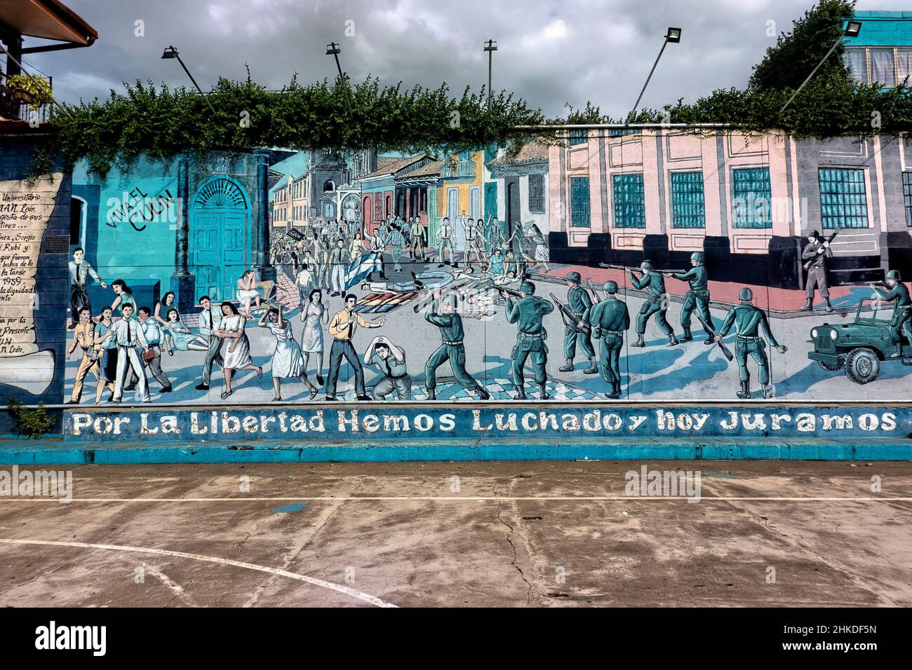 Revolutionary murals in the Central Park in UNESCO Heritage León, Nicaragua Stock Photo