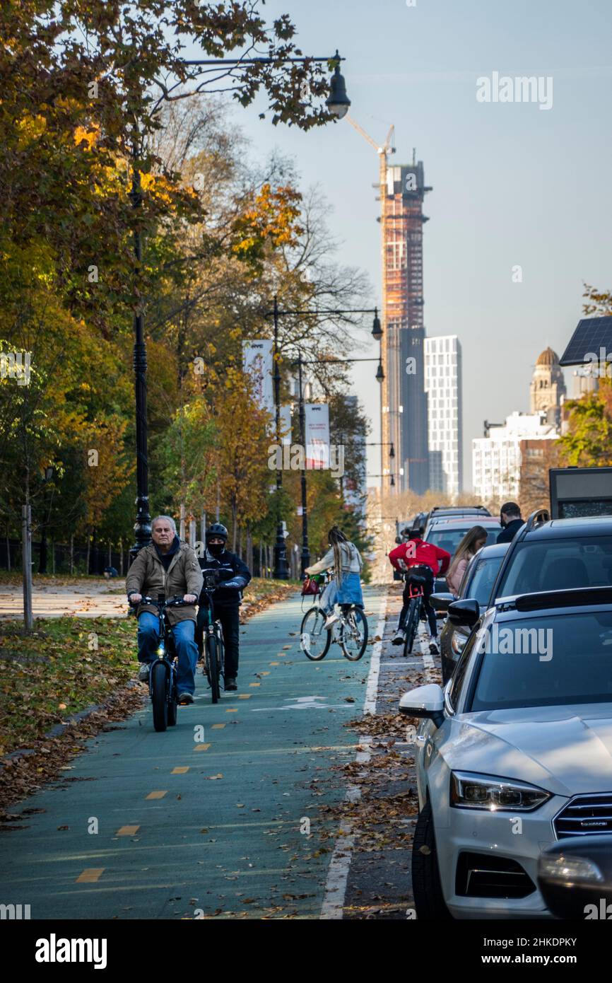 Bike lane on Flatbush avenue in Brooklyn NYC Stock Photo - Alamy