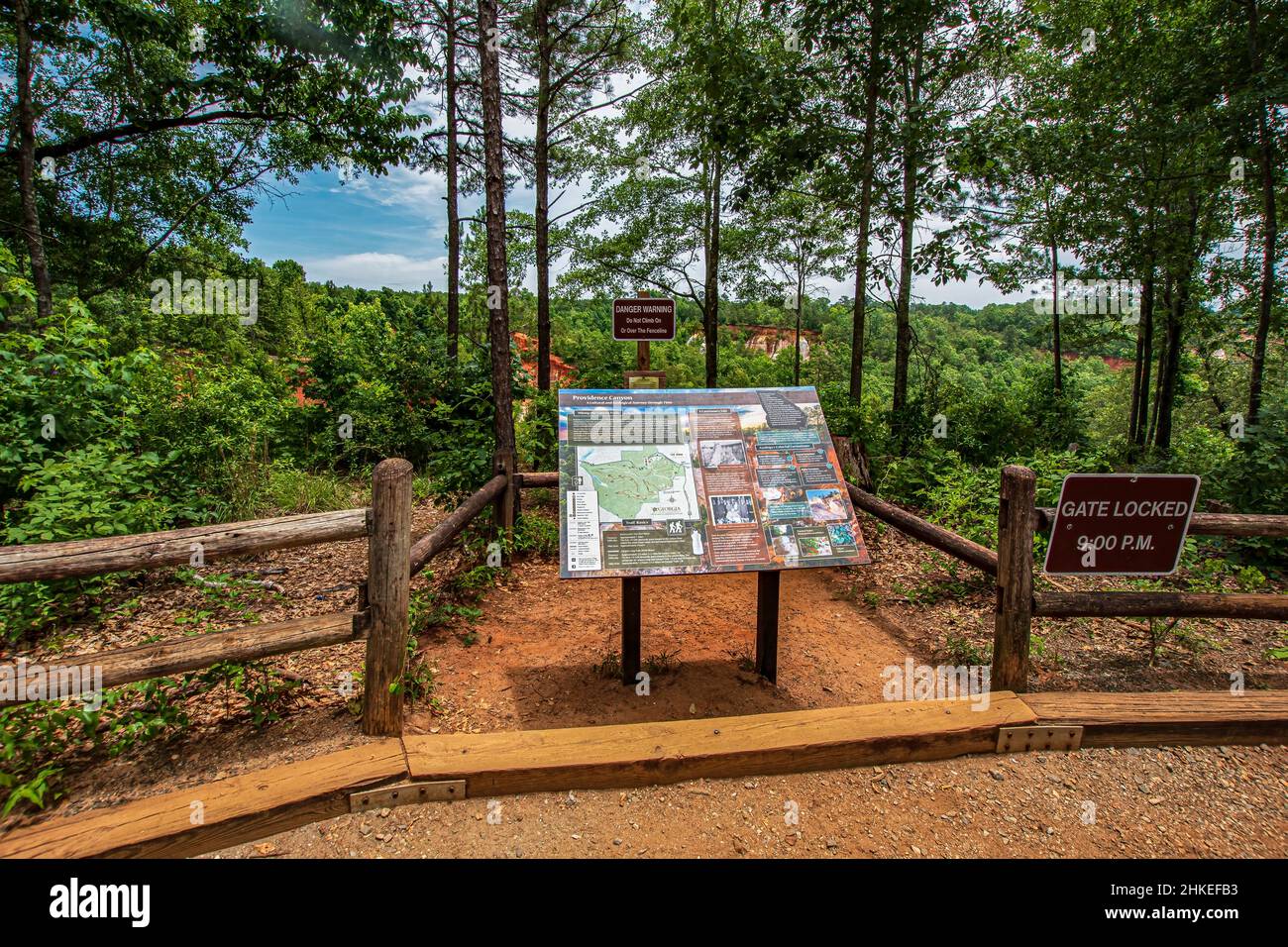 Lumpkin Georgia USA June 6 2021 Trail Map Sign At The Trailhead Lumpkin Georgia Usa June 6 2021 Trail Map Sign At The Trailhead For Providence Canyon State Park In Southwest Georgia 2HKEFB3 