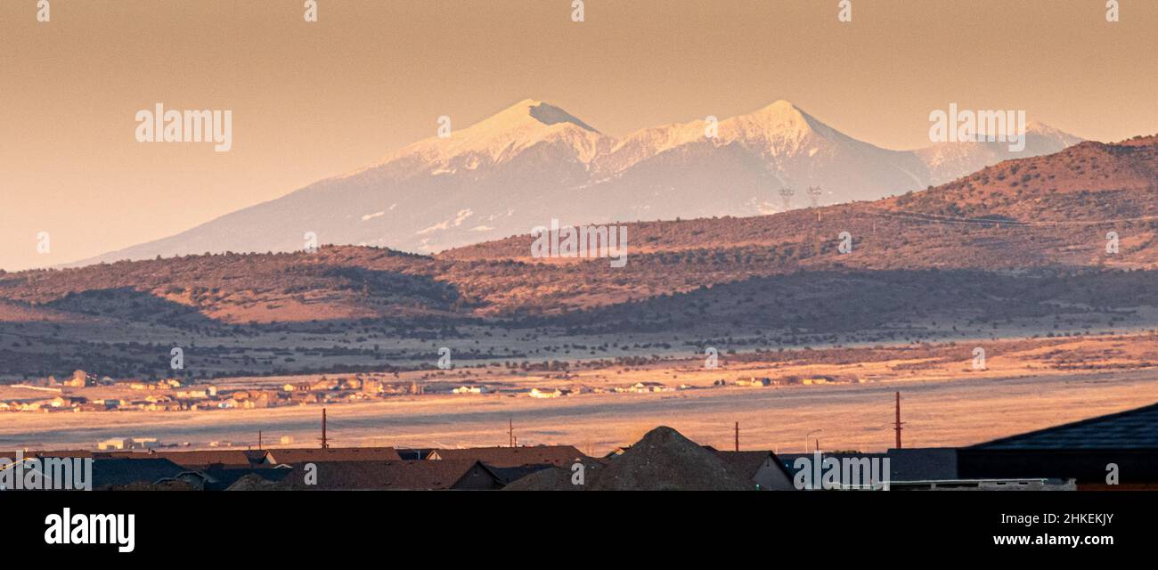 Snow capped mountains america hi-res stock photography and images - Alamy