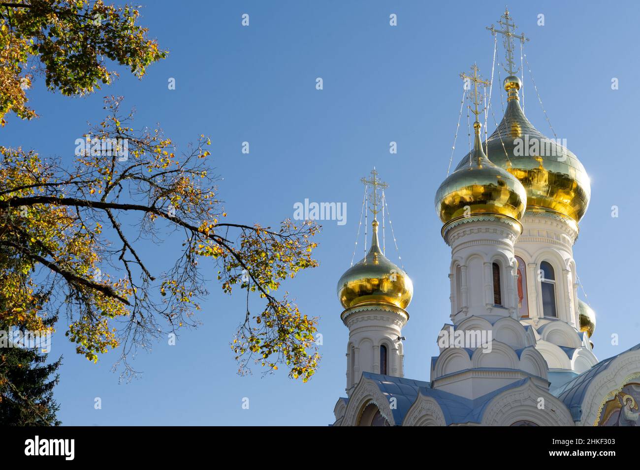 Karlovy Vary (Karlsbad) in Czech Republic: Steeples and golden cupolas of Russian orthodox church Saint Peter and Paul Stock Photo