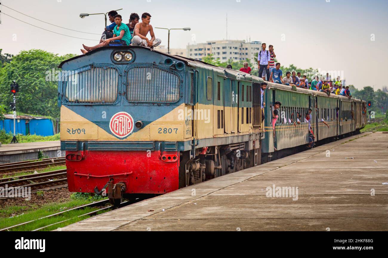 Bangladesh Railway Local train in Cantonment railway station Stock Photo