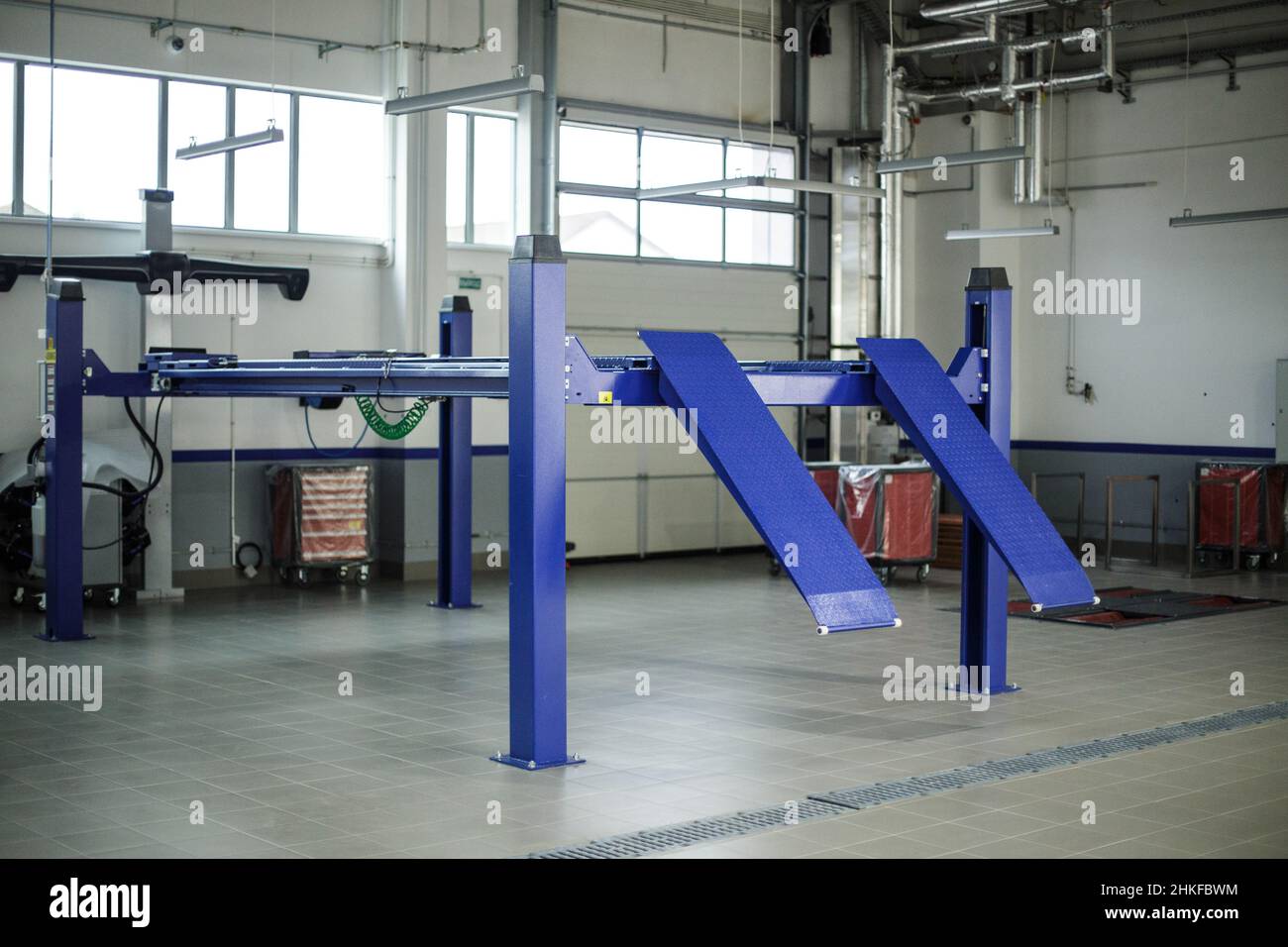 car lifting device in repair service Stock Photo Alamy