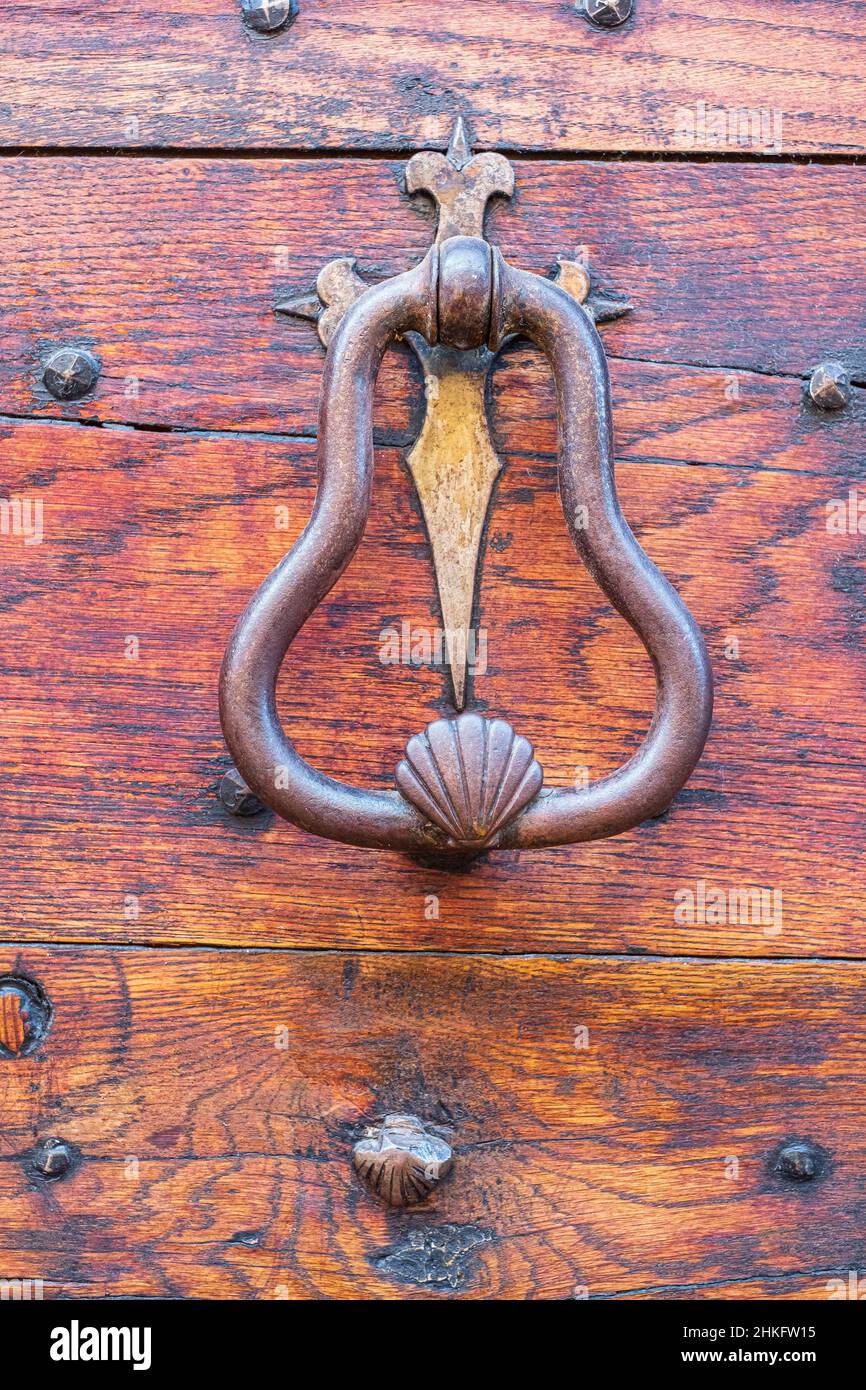 France, Pyrenees-Atlantiques, Saint-Jean-Pied-de-Port, last stage of the three French main ways to Santiago de Compostela, door detail with the conch and cross of the Order of Santiago (Order of Saint James of the Sword) Stock Photo