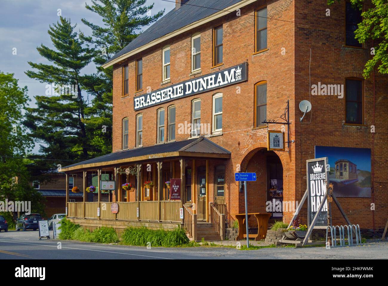 Canada, province of Quebec, Estrie (Eastern Townships), Dunham, Brasserie Dunham, microbrewery and restaurant Stock Photo