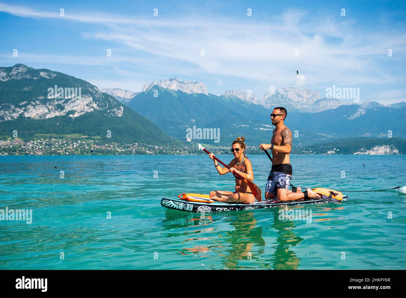 France, Haute-Savoie (74), Annecy, Lake Annecy, couple practising stand up paddle Stock Photo