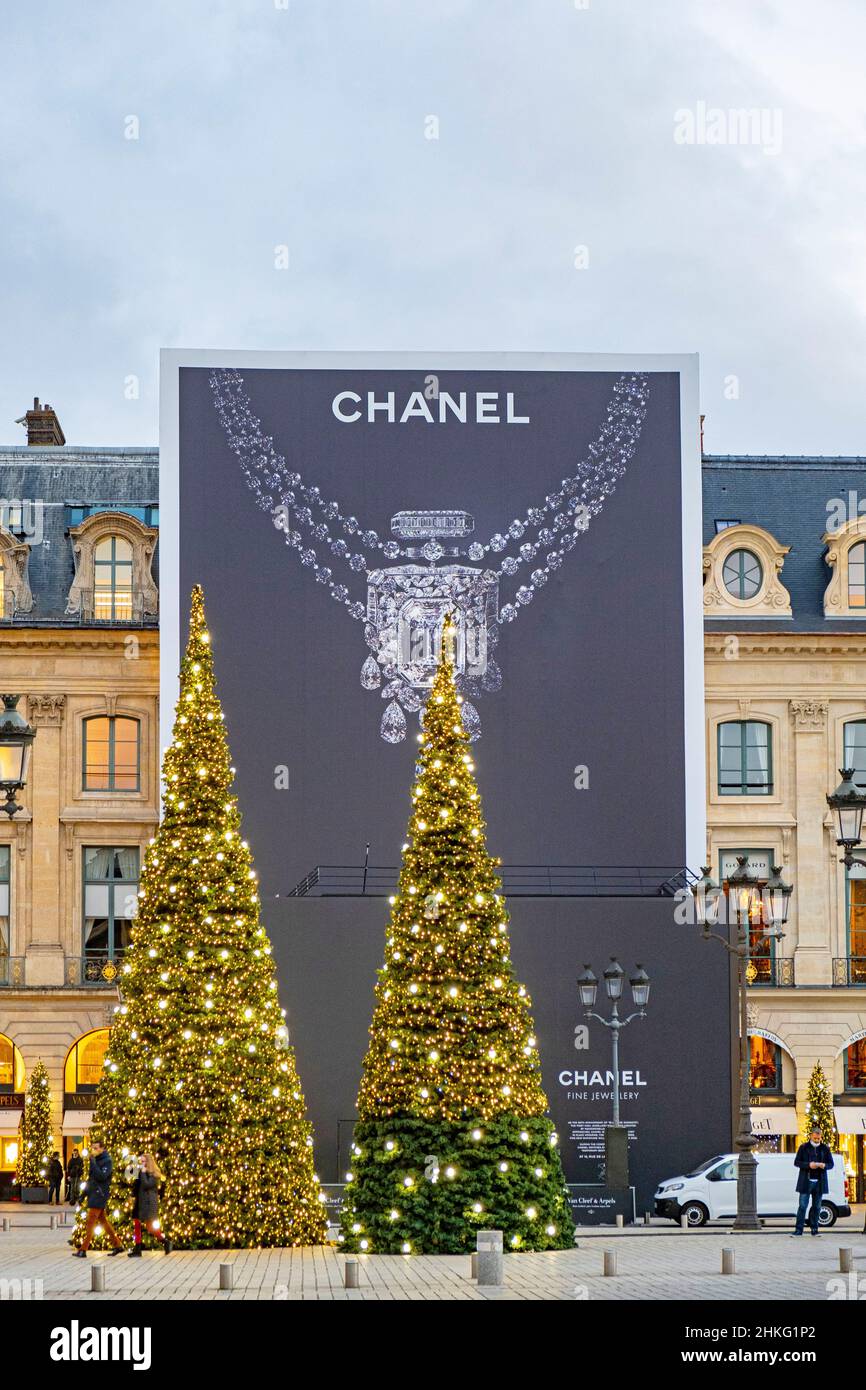France, Paris, Place Vendome at Christmas, Chanel scaffolding Stock Photo -  Alamy