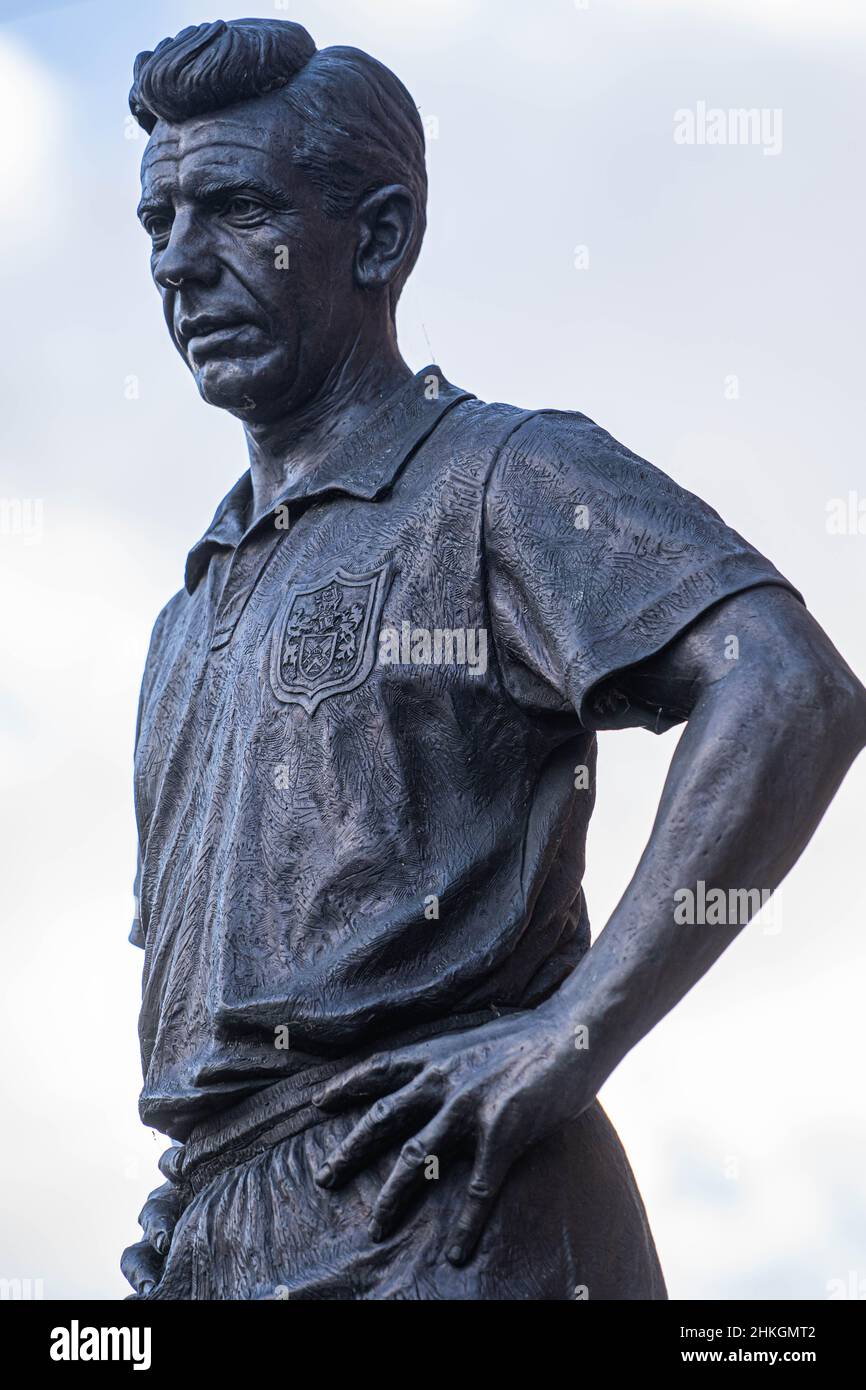 Johnny Haynes statue outside the Fulham football Club, Craven Cottage, London Stock Photo Alamy