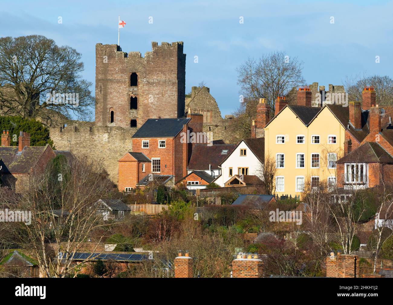 The great tower of Ludlow Castle rising above houses in the town of Ludlow, Shropshire. Stock Photo