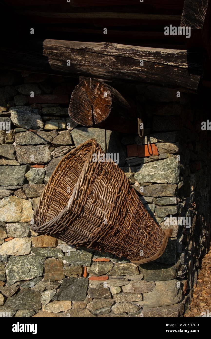Wicker pannier 2024