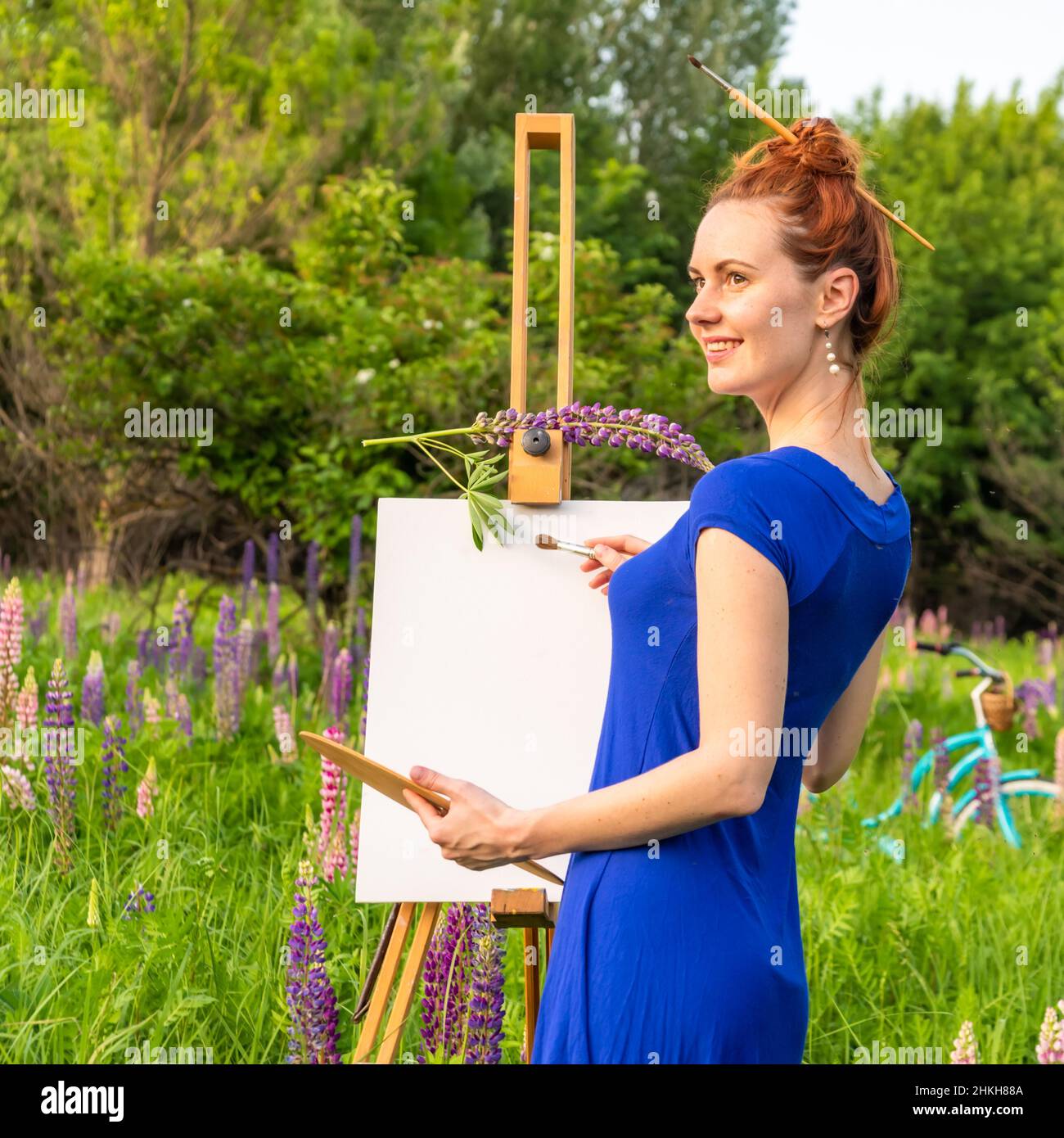 Woman drawing artist easel hi-res stock photography and images - Alamy