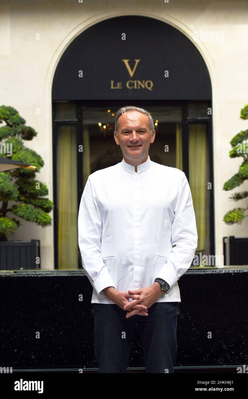 France. Paris (08). Hotel George V. Christian Le Squer, chef of 'Le V', the two stars Michelin restaurant of the hotel. Stock Photo