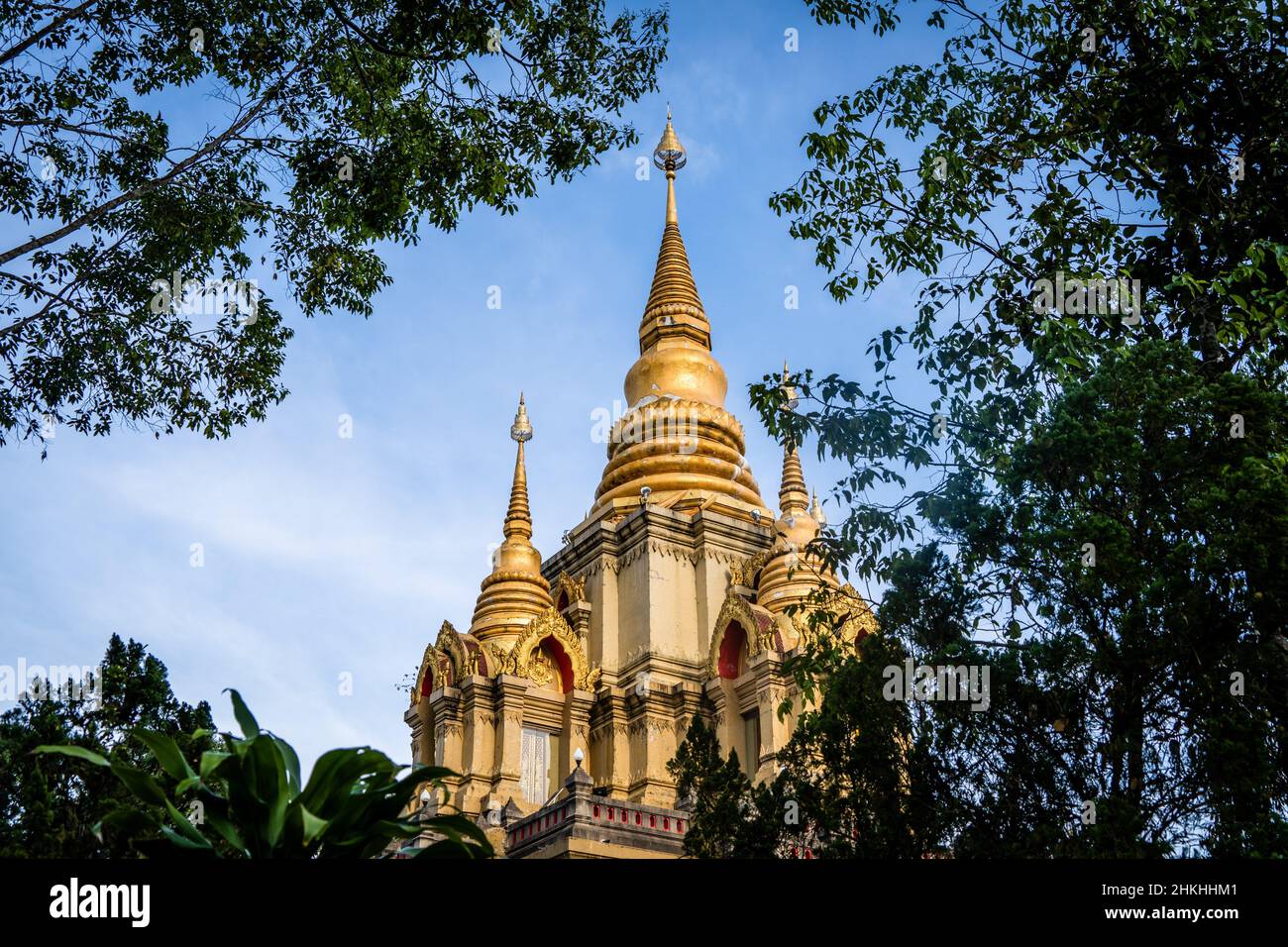 Wat phutthatiwat hi-res stock photography and images - Alamy