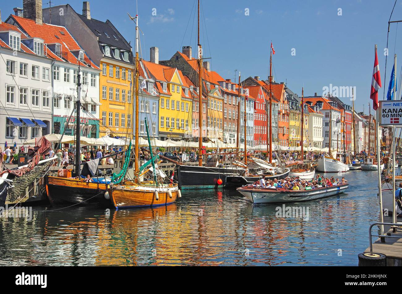 17th century waterfront buildings on Nyhavn Canal, Copenhagen (Kobenhavn), Kingdom of Denmark Stock Photo