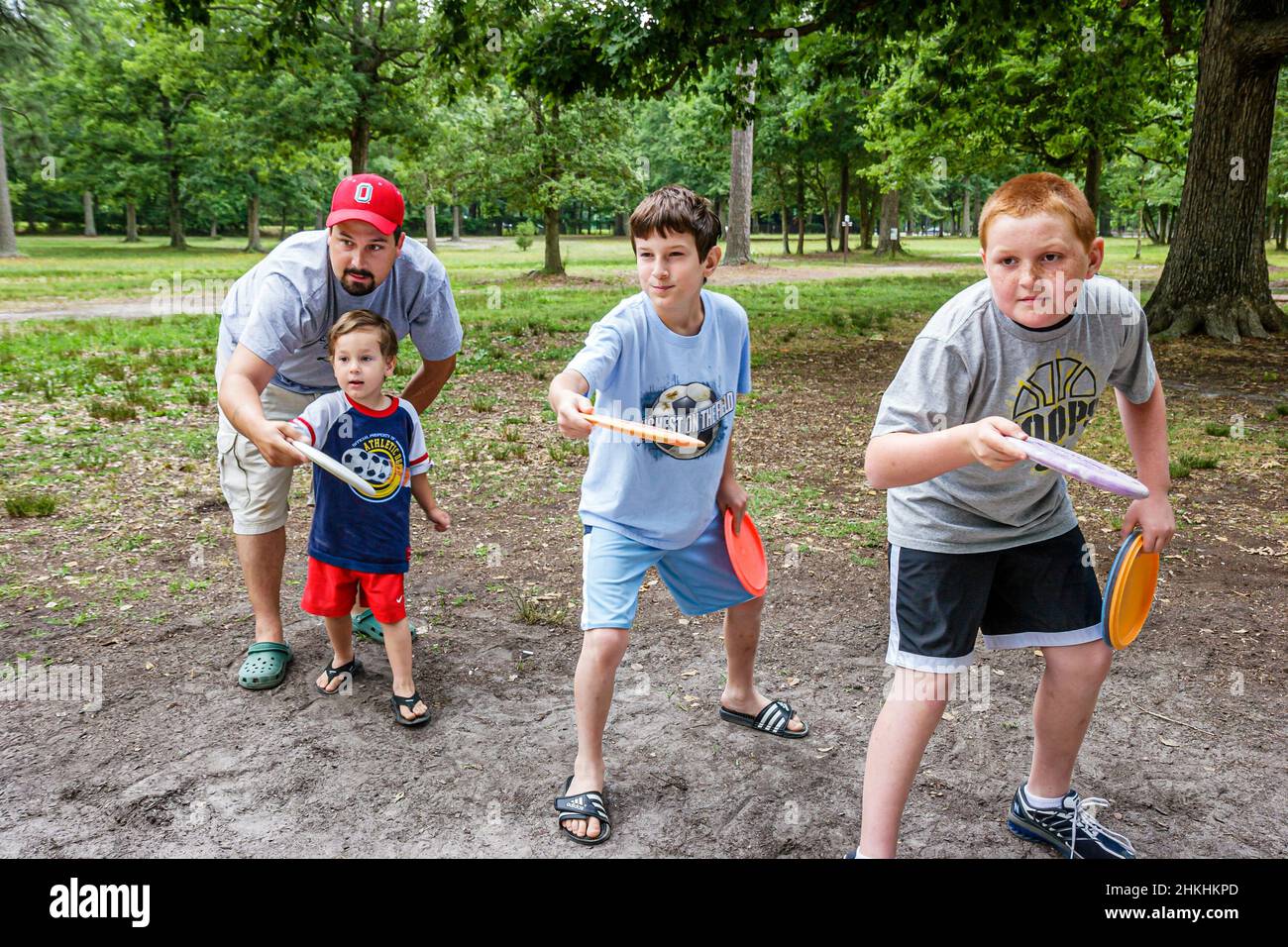 Newport News Park Virginia,disc golf,boys kids children father parent aiming game sport Stock Photo