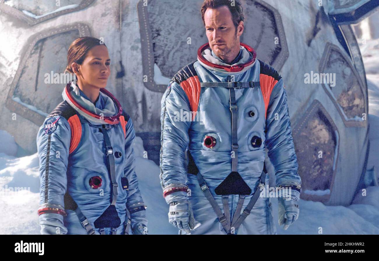 MOONFALL 2022 Lionsgate film with Halle Berry and Patrick Wilson Stock Photo