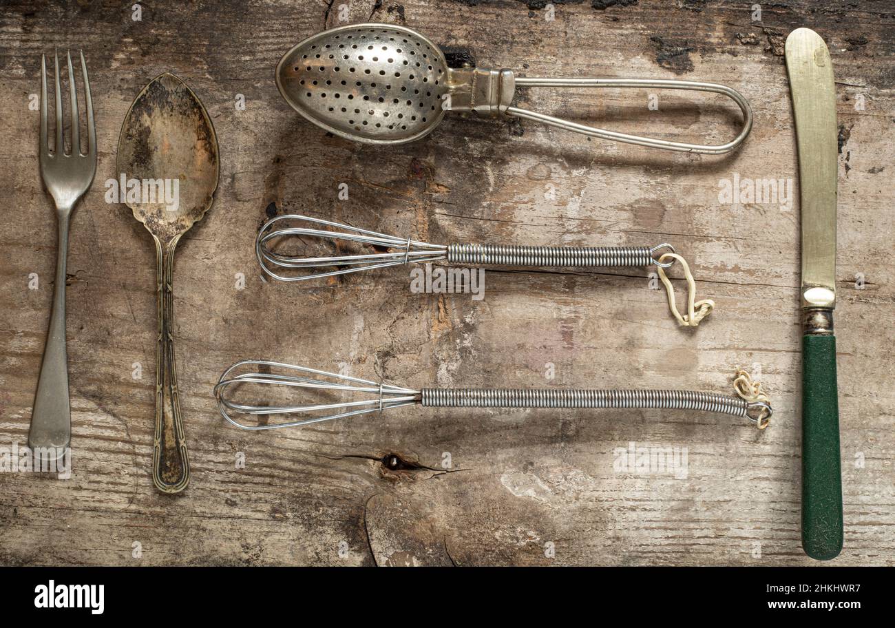 https://c8.alamy.com/comp/2HKHWR7/close-up-antique-old-fashioned-kitchen-utensils-on-a-rustic-background-from-above-2HKHWR7.jpg