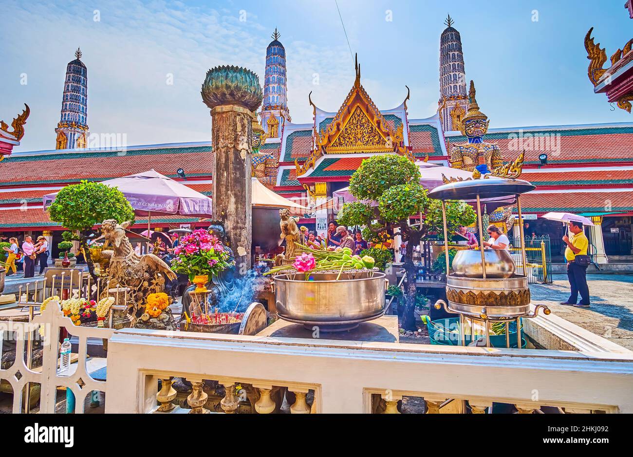 BANGKOK, THAILAND - MAY 12, 2019: The outdoor altar with flower offerings opposite the Ubosot of Emerald Buddha Temple in Grand Palace, on May 12 in B Stock Photo