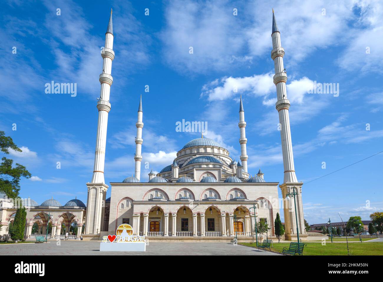 GUDERMES, RUSSIA - SEPTEMBER 28, 2021: Near the Tashu-Hadji mosque on a sunny September day. Chechen Republic Stock Photo