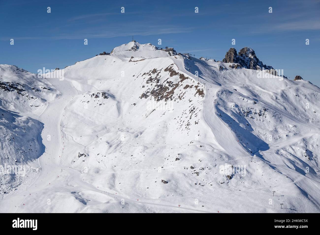 Skipiste am Gipfel Sauliere, Vallee de Courchevel, Departement Savoie, Frankreich Stock Photo