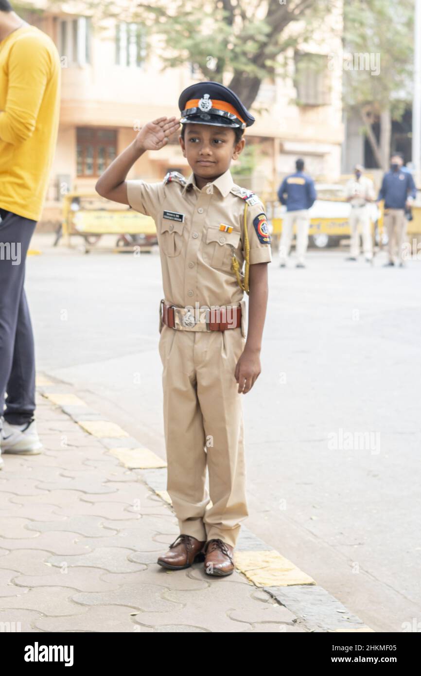 🚔👮‍♂️ #si_ravindra_singh #khaki #khakilover #vardi #uniform  #policeuniform #police #policesubinspector #policeofficer #madhy... |  Instagram