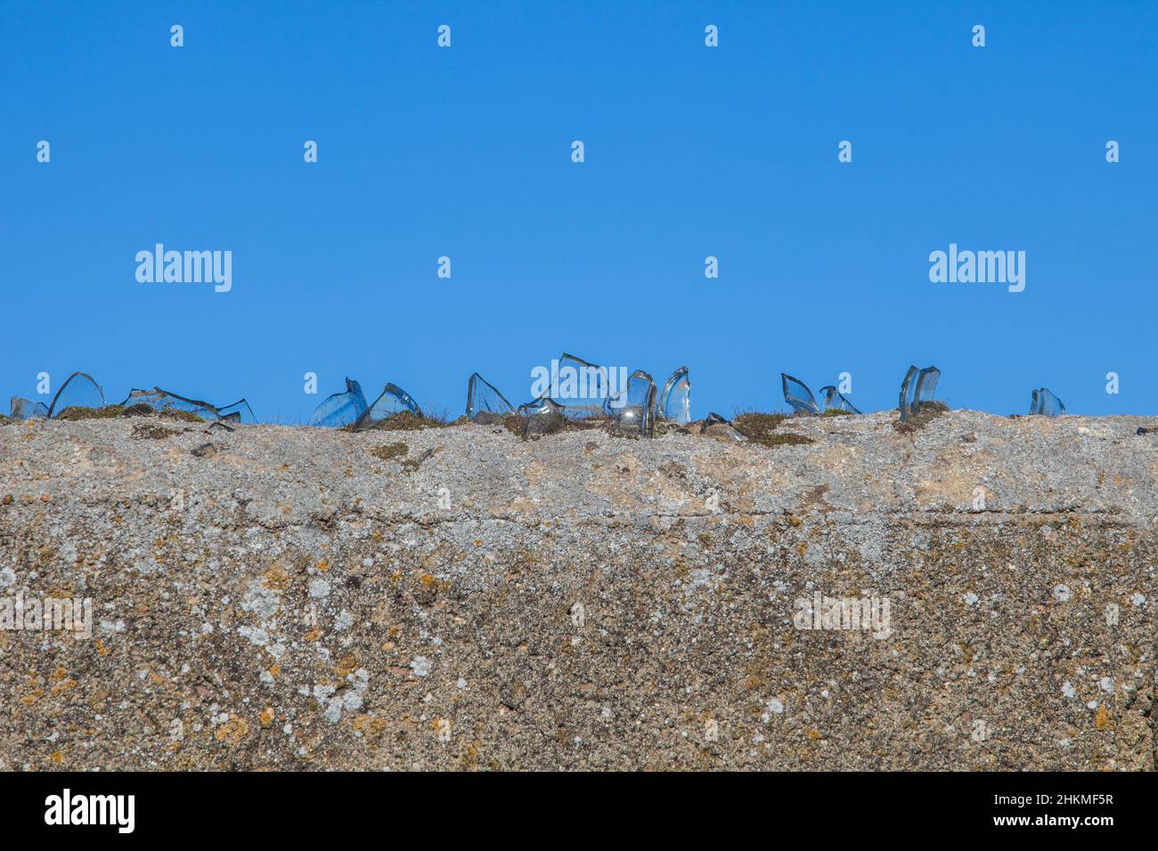 Broken glass wall security hires stock photography and images Alamy