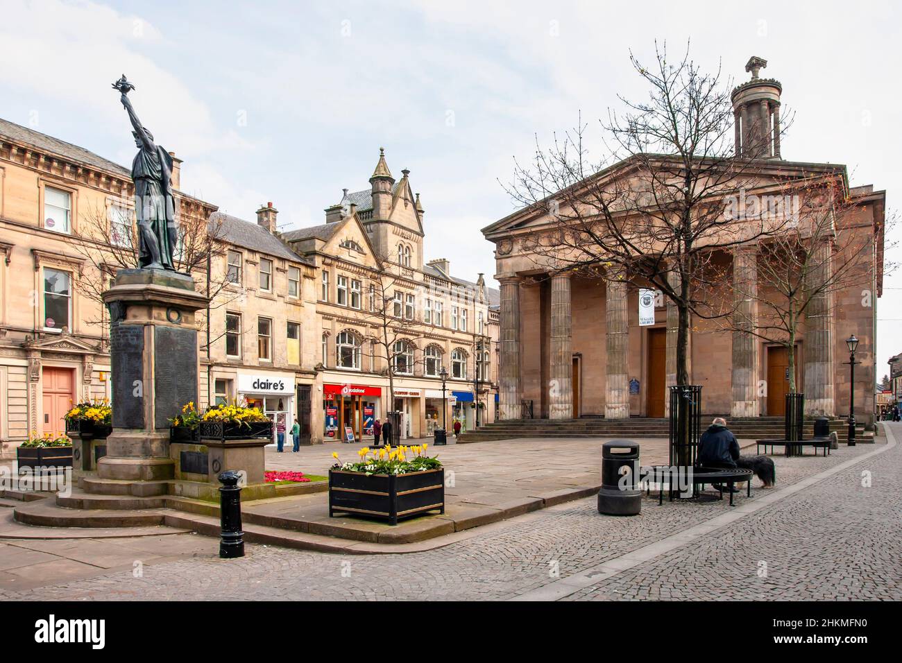 High Street Elgin Moray Scotland with War Memorial left and St. Giles Church right Stock Photo