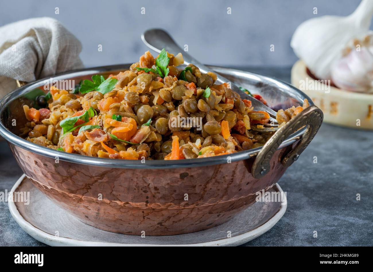 Green lentils stew with white wine, Serrano ham and smoked paprika