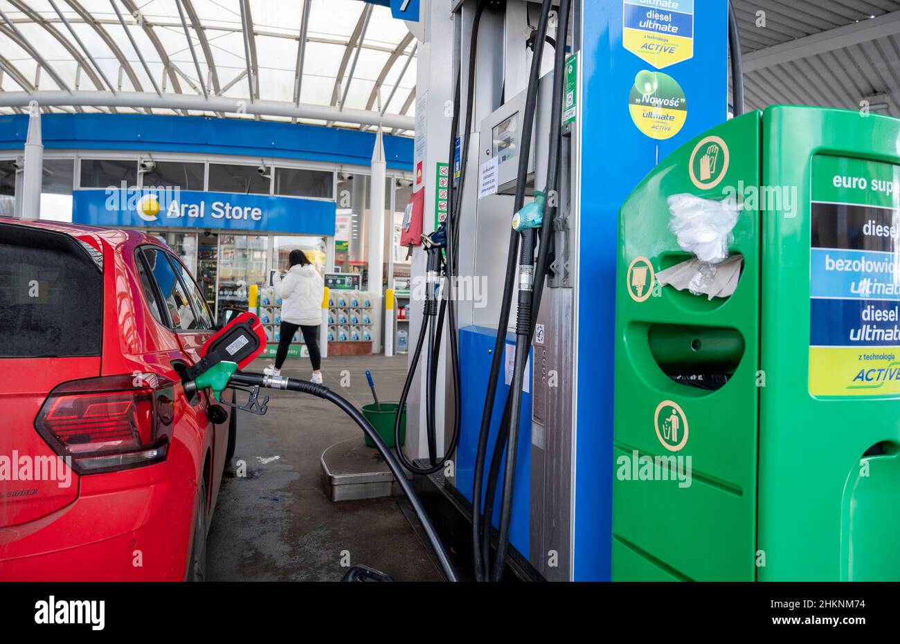 Slubice, Poland. 05th Feb, 2022. A car is parked at a gas station and is being refueled. Due to a reduction in VAT on food and fuel from 23 to 8 percent, refueling in Poland is significantly cheaper than in Germany. Credit: Christophe Gateau/dpa/Alamy Live News Stock Photo