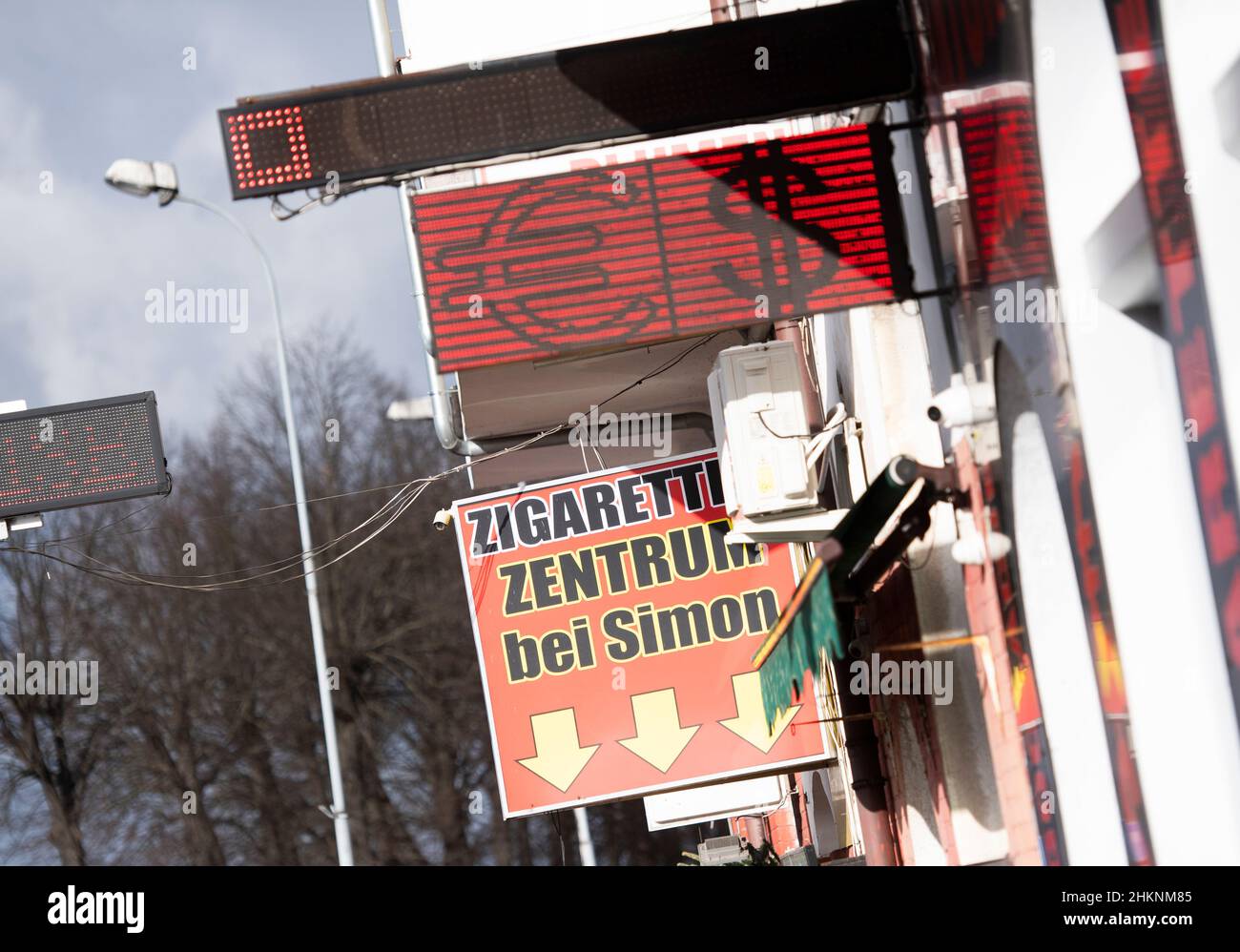 Slubice, Poland. 05th Feb, 2022. On the border between Poland and Germany, there is an exchange office and a cigarette shop on the Polish side. Due to a reduction in VAT on food and fuel from 23 to 8 percent, refueling in Poland is significantly cheaper than in Germany. Credit: Christophe Gateau/dpa/Alamy Live News Stock Photo