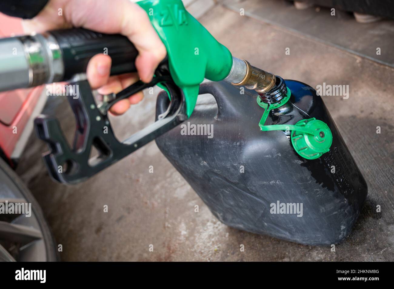 Slubice, Poland. 05th Feb, 2022. A man fills up gasoline into a canister at a gas station. A reduction in VAT on food and fuel from 23 to 8 percent means that filling up with gas in Poland is significantly cheaper than in Germany. Credit: Christophe Gateau/dpa/Alamy Live News Stock Photo