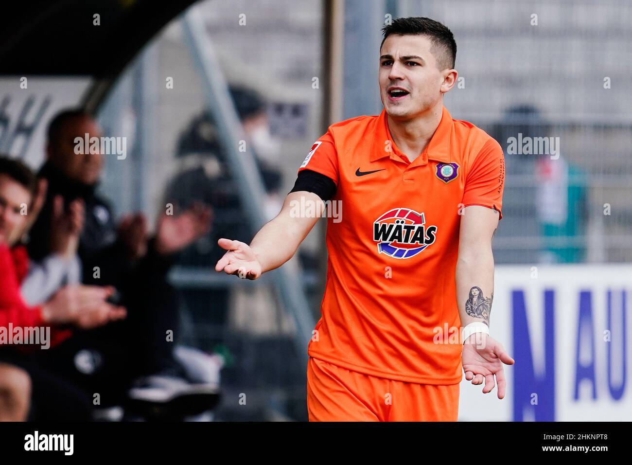 Sandhausen, Germany. 05th Feb, 2022. Soccer: 2. Bundesliga, SV Sandhausen - FC Erzgebirge Aue, Matchday 21, BWT-Stadion am Hardtwald. Antonio Jonjic of Erzgebirge Aue gestures. Credit: Uwe Anspach/dpa - IMPORTANT NOTE: In accordance with the requirements of the DFL Deutsche Fußball Liga and the DFB Deutscher Fußball-Bund, it is prohibited to use or have used photographs taken in the stadium and/or of the match in the form of sequence pictures and/or video-like photo series./dpa/Alamy Live News Stock Photo
