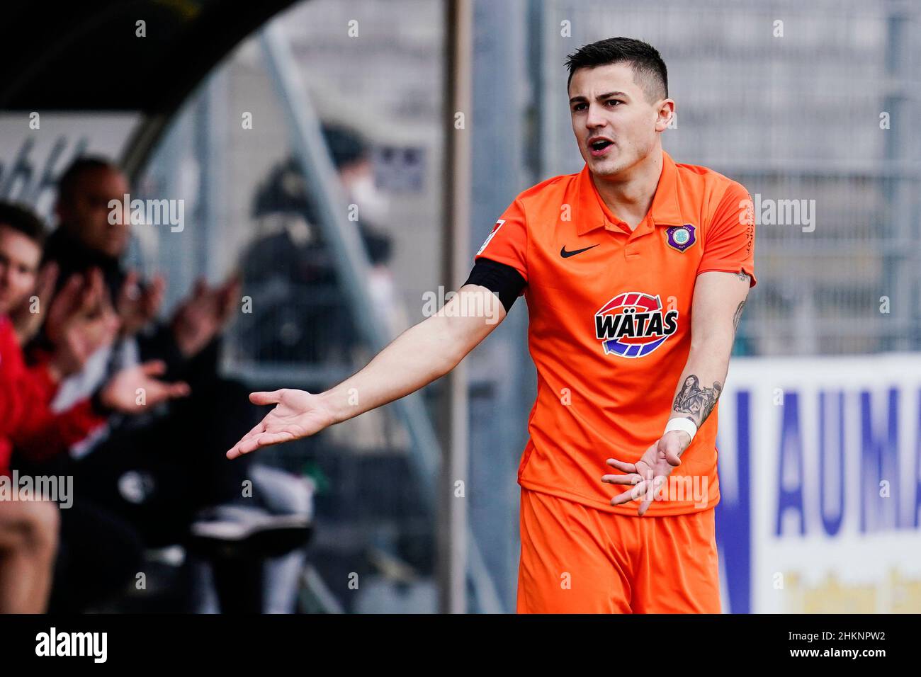 Sandhausen, Germany. 05th Feb, 2022. Soccer: 2. Bundesliga, SV Sandhausen - FC Erzgebirge Aue, Matchday 21, BWT-Stadion am Hardtwald. Antonio Jonjic of Erzgebirge Aue gestures. Credit: Uwe Anspach/dpa - IMPORTANT NOTE: In accordance with the requirements of the DFL Deutsche Fußball Liga and the DFB Deutscher Fußball-Bund, it is prohibited to use or have used photographs taken in the stadium and/or of the match in the form of sequence pictures and/or video-like photo series./dpa/Alamy Live News Stock Photo