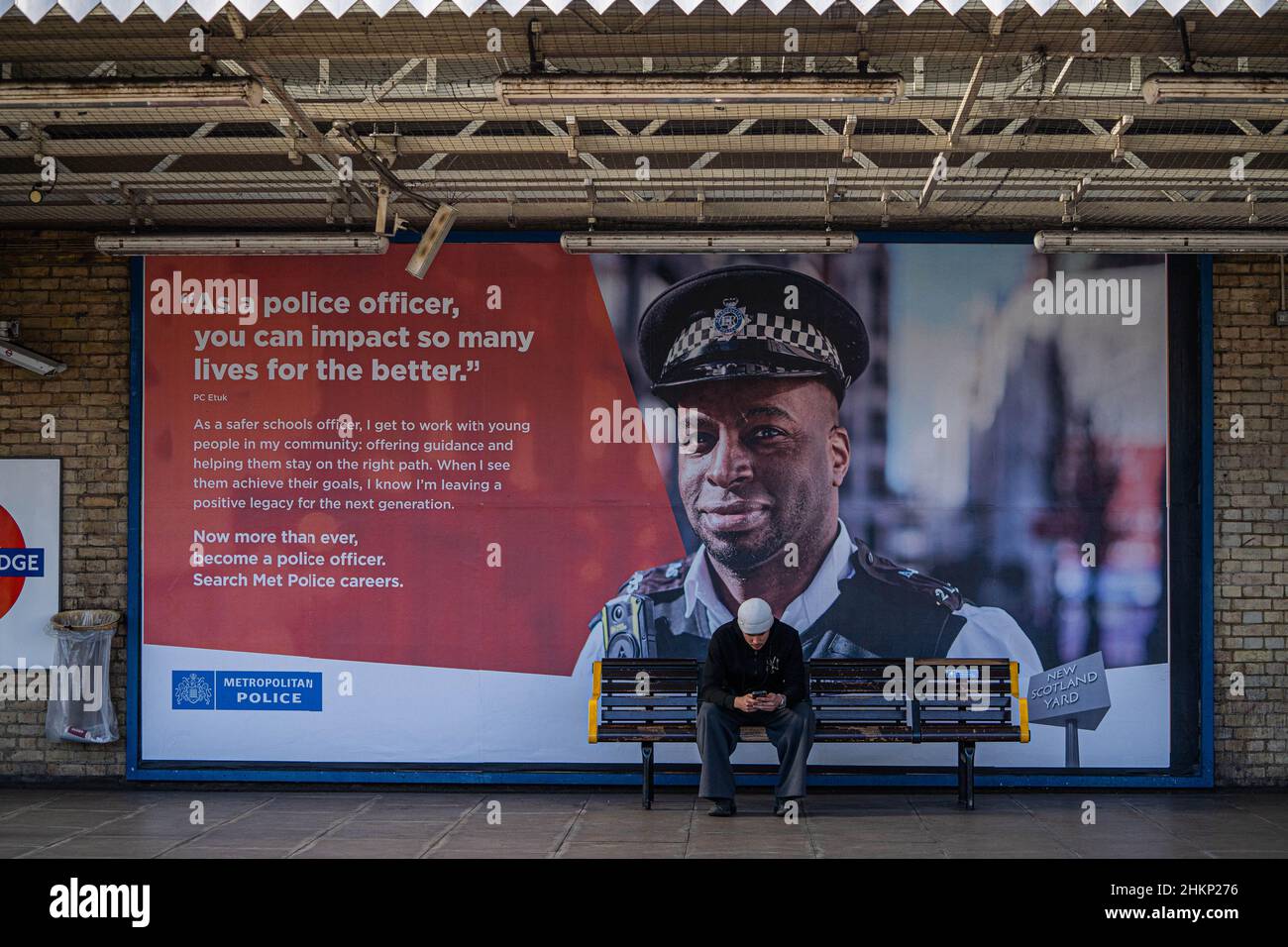 Putney, London, UK. 5  February, 2022. A  Metropolitan police recruitment poster at Putney bridge underground station. The Independent Office for Police Conduct (IOPC after an investigaiton which began in 2018 )  has found  evidence of misogynistic and racist messages  about hitting and raping women shared by Met officers at Charing Cross police station in 2016 Credit: amer ghazzal/Alamy Live News Stock Photo