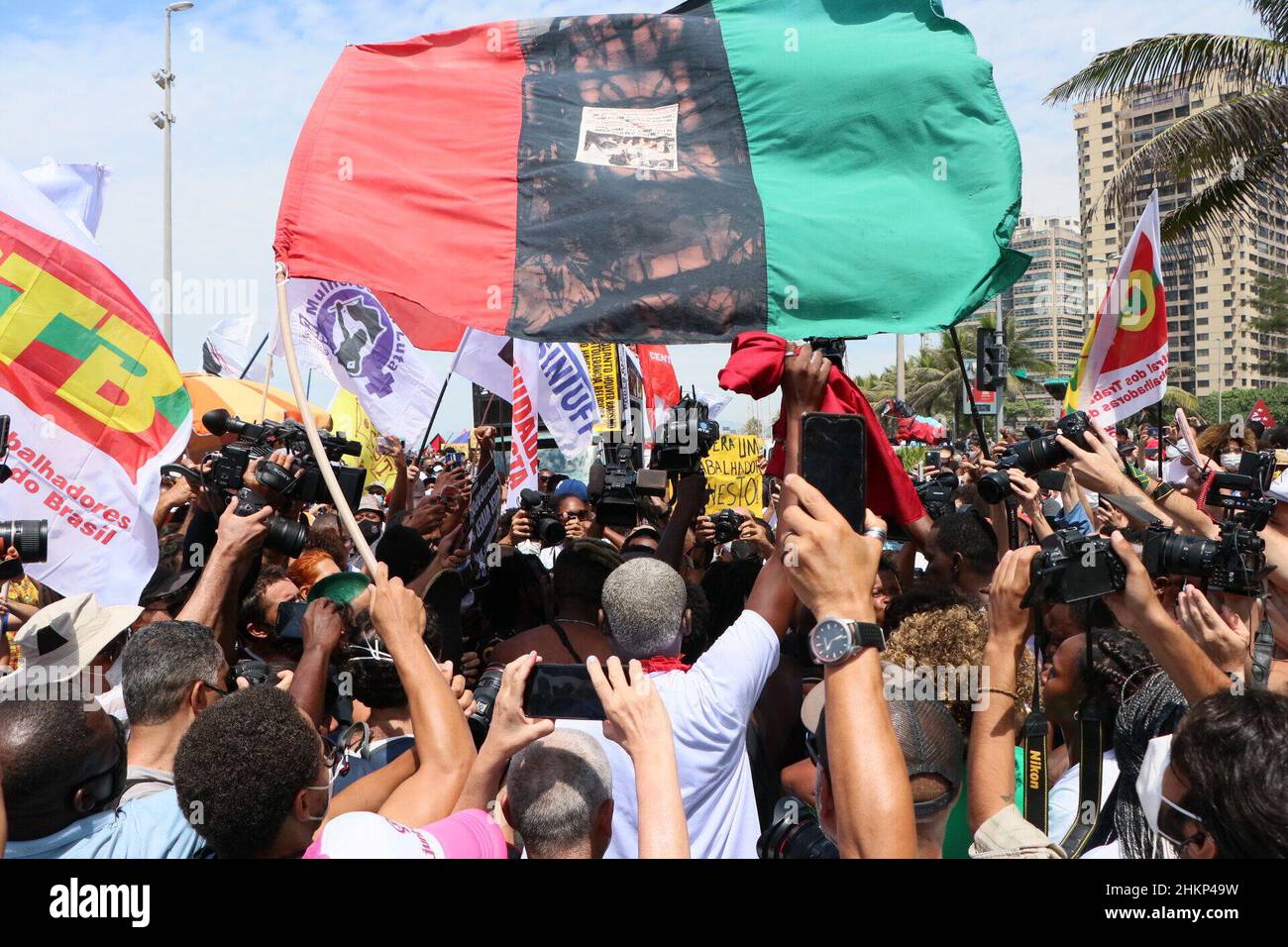 Rio de Janeiro, Rio de Janeiro, Brazil. 5th Feb, 2022. (INT) Protesters demand justice during protest over the death of Congolese MoÃƒÂ¯se Mugenyi Kabagambe, in Rio de Janeiro. February 5, 2022, Rio de Janeiro, Brazil: Protesters gather during a protest in front of the Tropicalia kiosk, in Barra da Tijuca, in Rio de Janeiro, to demand justice for the murder of Congolese MoÃƒÂ¯se Mugenyi Kabagambe, on Saturday (5). MoÃƒÂ¯se was beaten to death by three men after charging R$200 for unpaid working days. (Credit Image: © Jose Lucena/TheNEWS2 via ZUMA Press Wire) Stock Photo